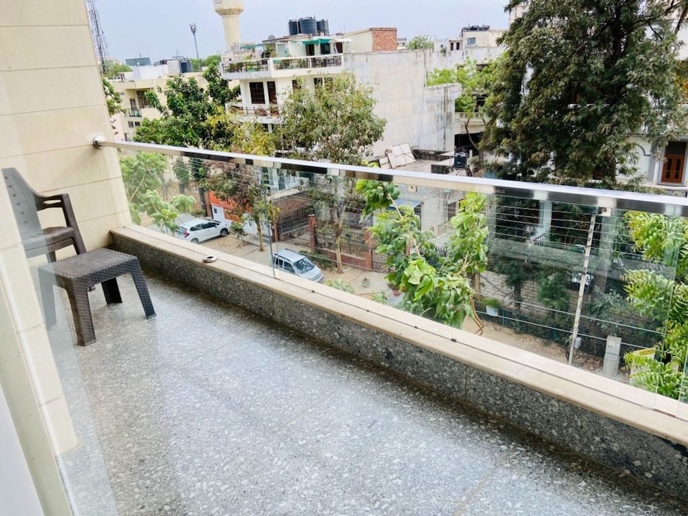 Olive Service Apartments - DLF Cyber City view 4