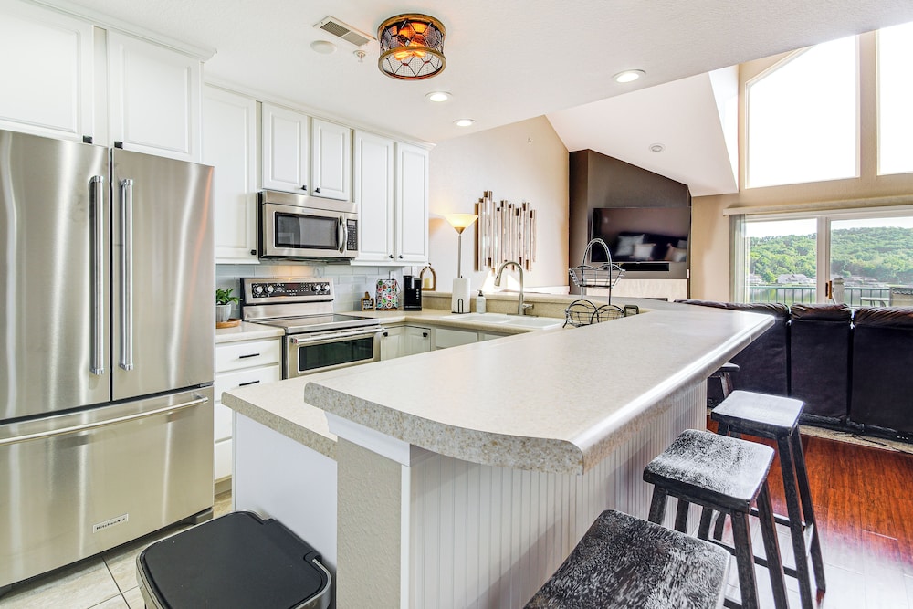 On-site Lake of the Ozarks Access: Camdenton Condo