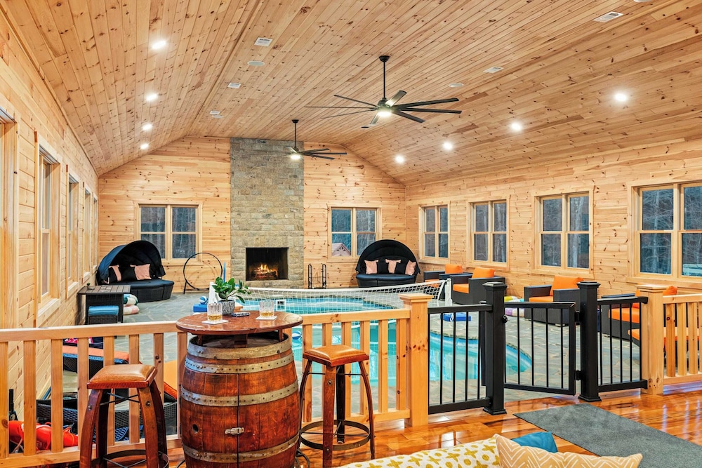 Grand Timber by Avantstay Indoor Pool, Sports Court, Game Room, & More!