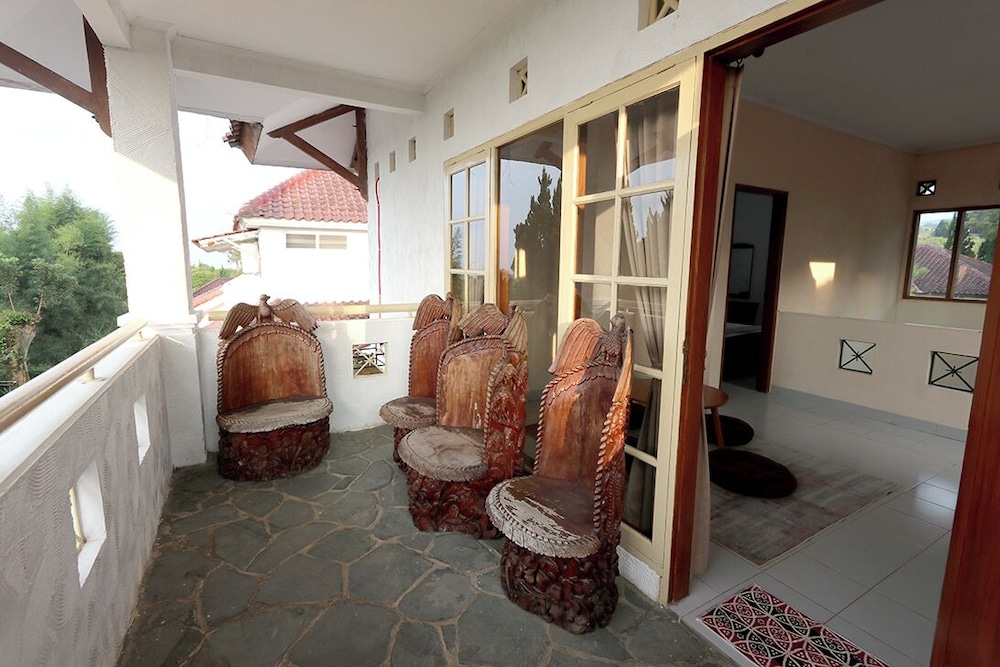 Villa ChavaMinerva Aries Ciater with Private Pool
