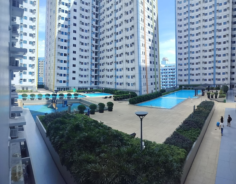 Modern Condo in Quezon City With Private Pool and City Views