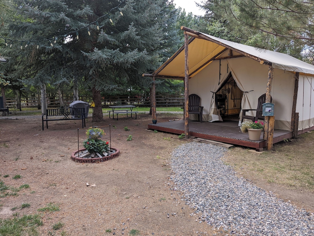Salmon Gypsy Bed and Breakfast