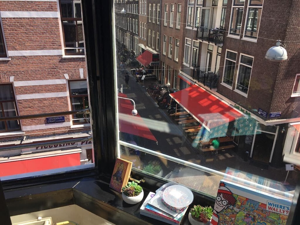 Room in Amsterdam Center No Parties Allowed