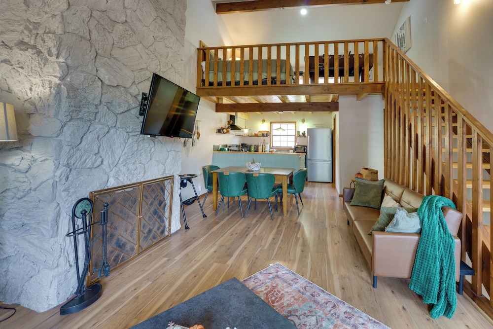 Red River Home w/ Ski Slope, Mtn & River Views!