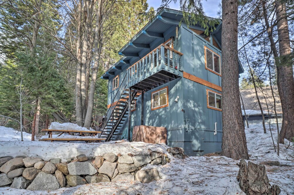 Lake Tahoe Vacations - Incline Village Cabin w/ Patio: 2 Mi to Beach! - Property Image 4