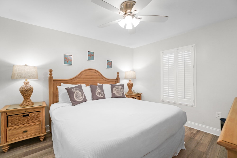Pelican Beach Resort by Panhandle Getaways