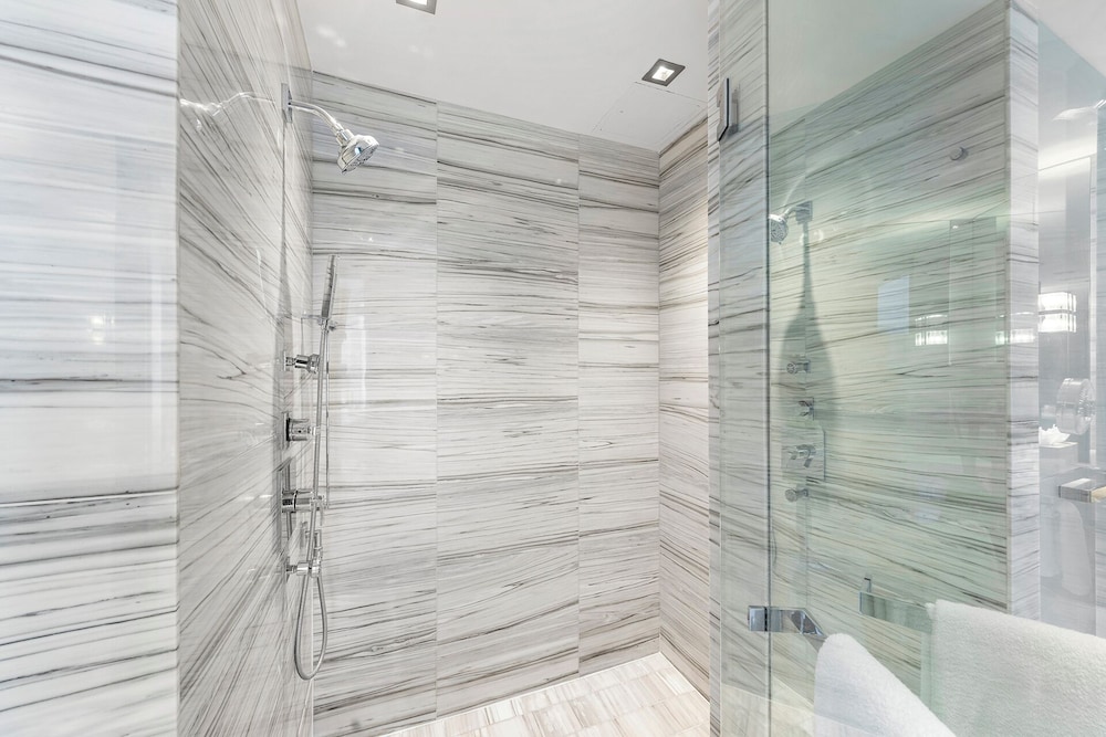 Luxury Vacation Rentals in South Beach by LRMB