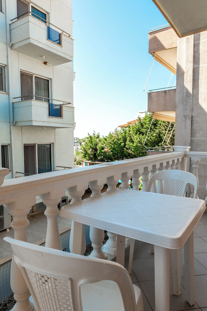 Sunny Villa