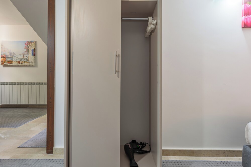 Pearl of Faqra Studios & Apartments