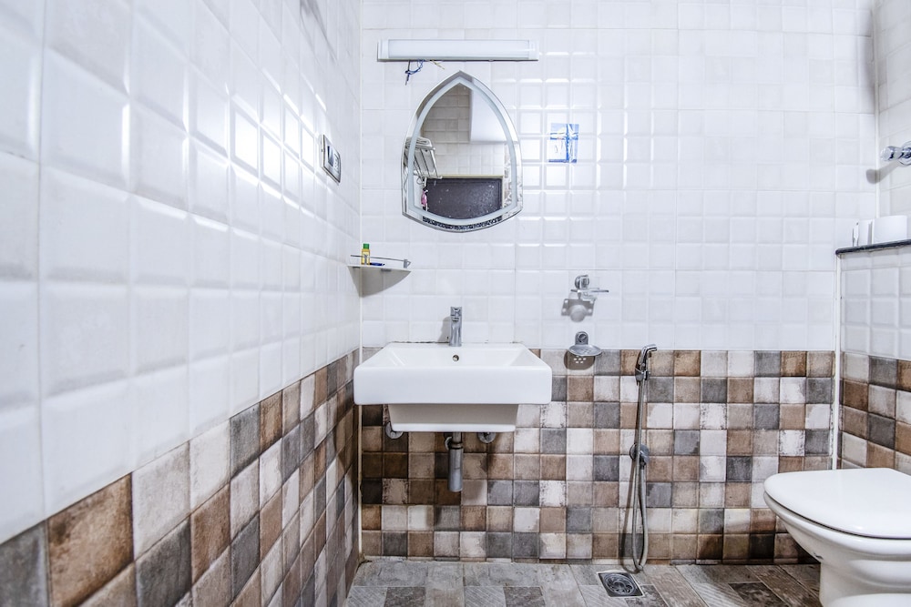 FabHotel Oriental Suites Frazer Town