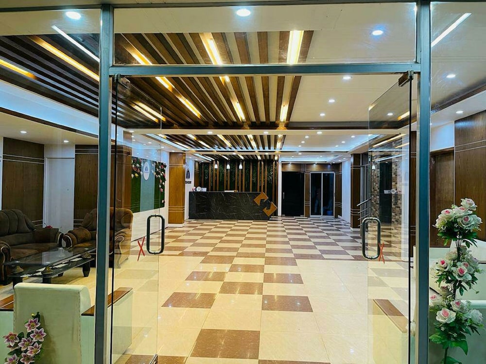 Lobby & Reception