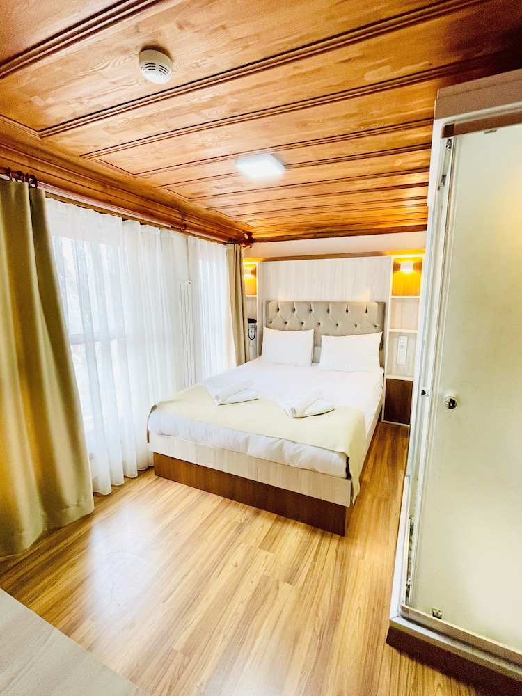 Qonaq Otel - Image 25