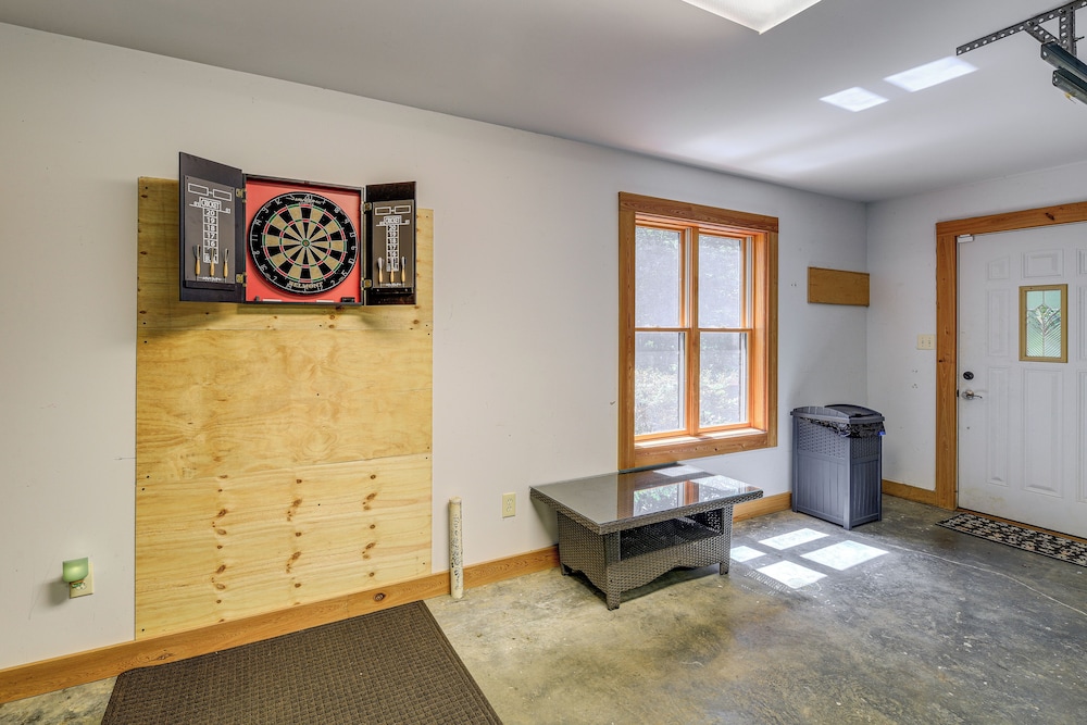 Near Boone-custom Built Cabin: 3 BR 3 BA W/hot Tub