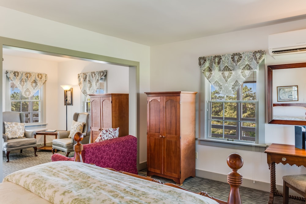 The First Colony Inn