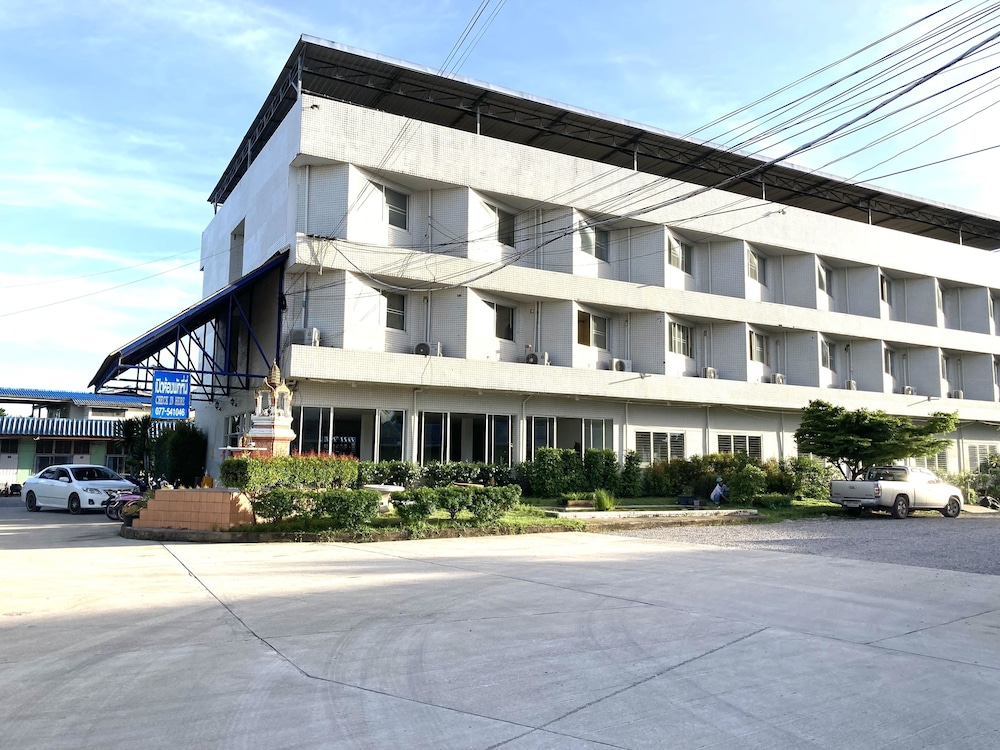 Hotel Thawat Hotel - Image 1