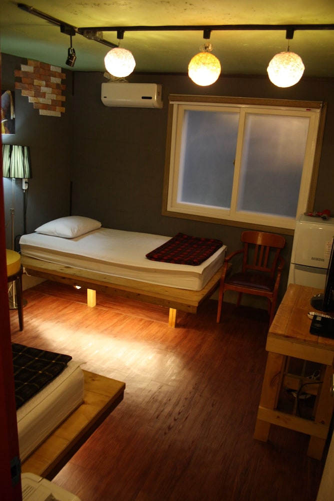 Mr.Comma Guesthouse - Hostel