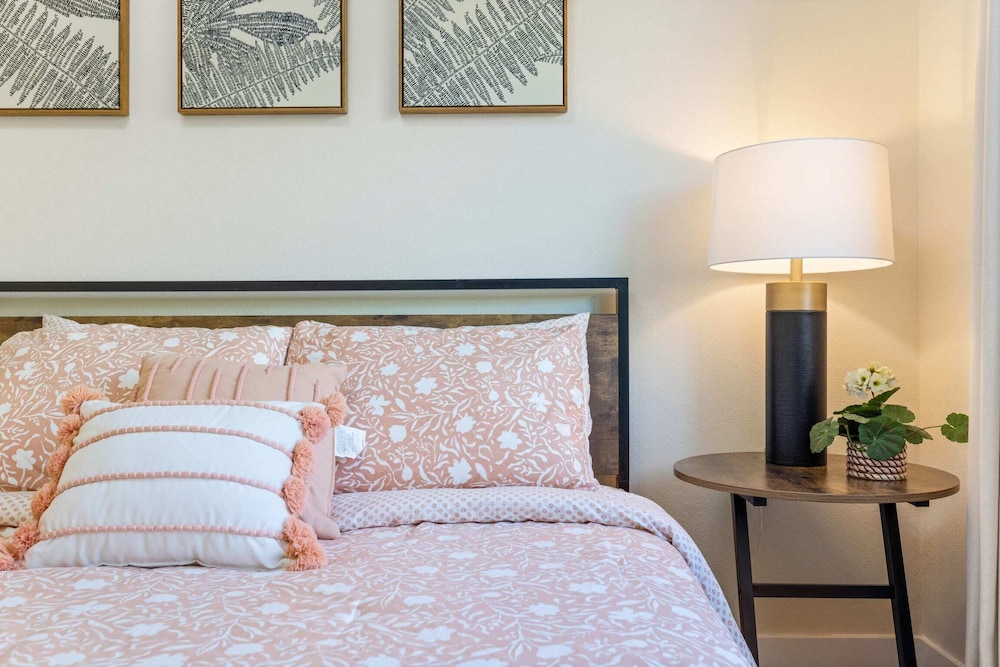 @ Marbella Lane - Cozy Gem Near Nature Trails