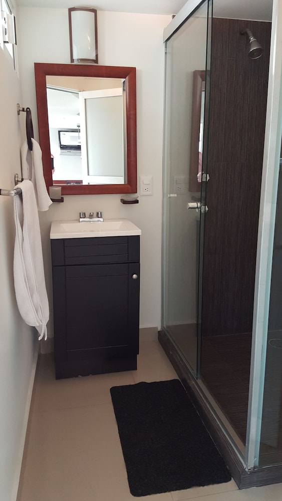 G K Suites Duraznos