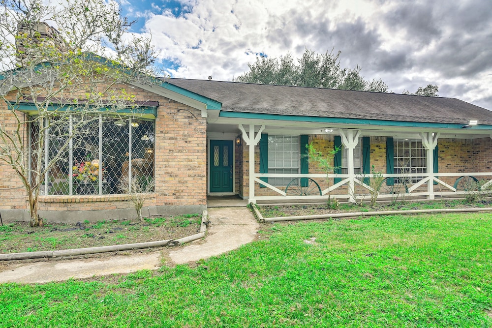Family Home on 30 Acres in Manvel!