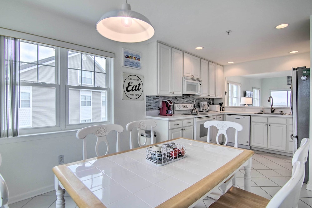 Ocean View Resort Condo w/ Pool Access & Bay Views
