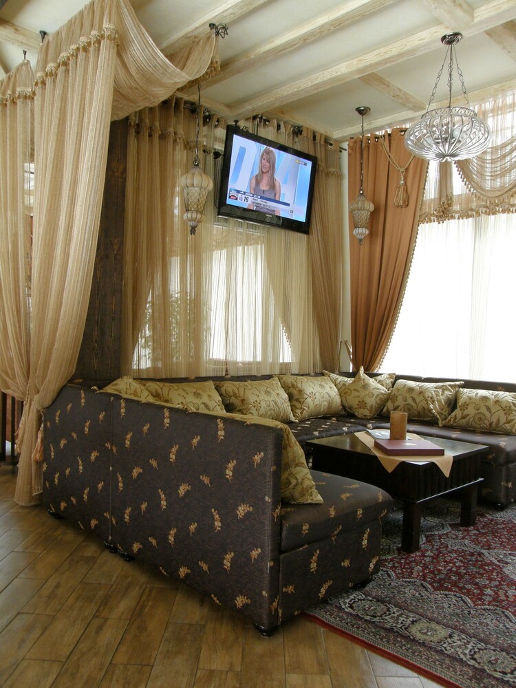 Park-Hotel Butenko Stable