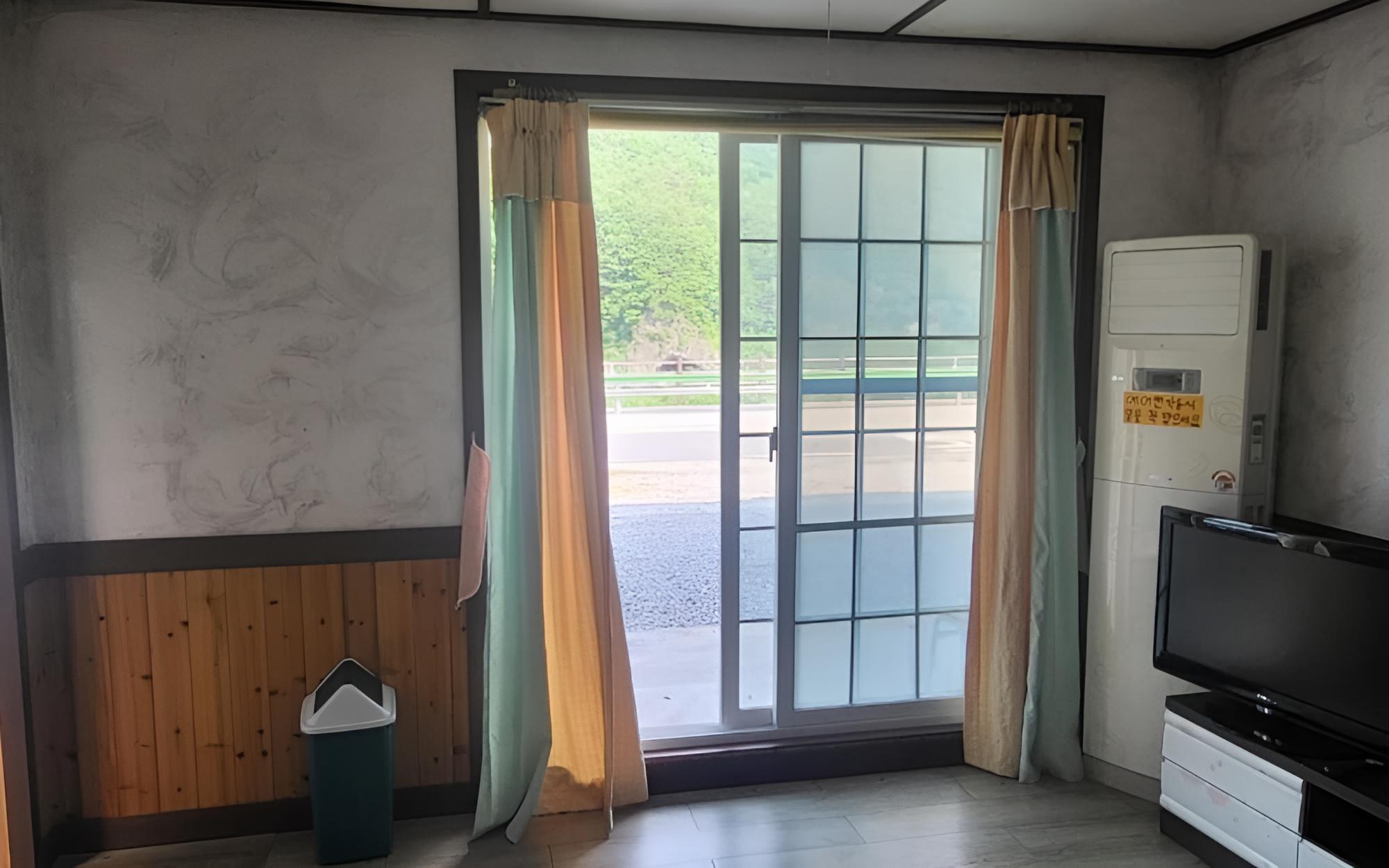 Yeongwol Donggang Close Pension