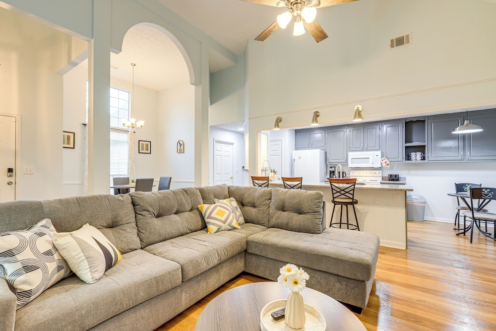7 Mi to Dtwn Covington: Bright Home w/ Deck & Yard