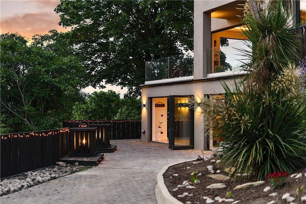 Designer Villa With spa and Magical Views, 5 bdr view 4