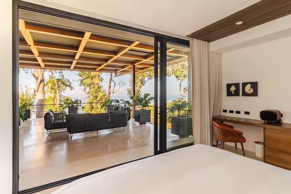 w Spectacular 4BR Villa in Costa Rica