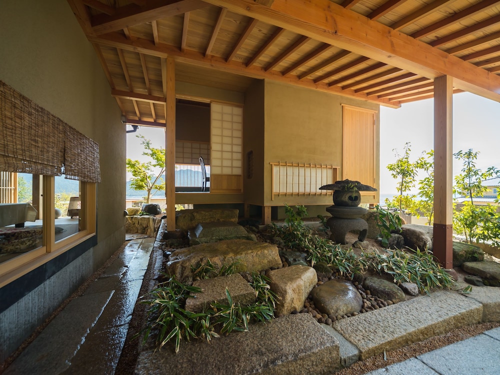 MIYAJIMA BEXTUTEI HATAGOSAKURA