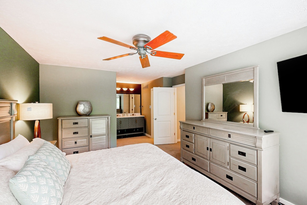 Waterfront 3BR w/ Heart-shaped Pond & Vitamix