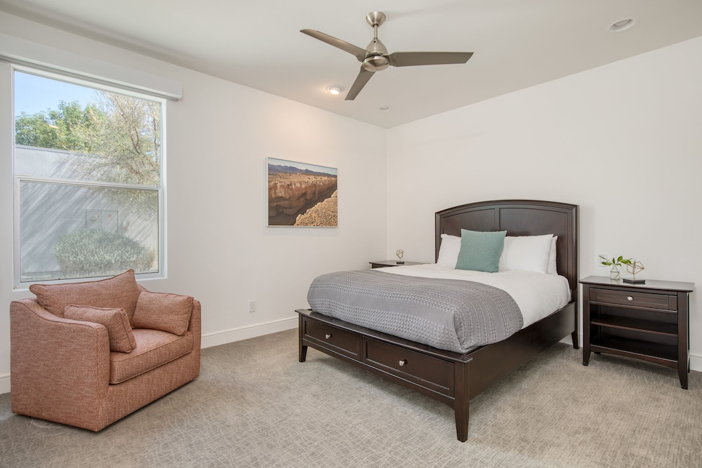Polo Villa 3 by Avantstay Features Expansive Putting Green Pool Spa Outdoor Firepit 260328 6 Bedrooms