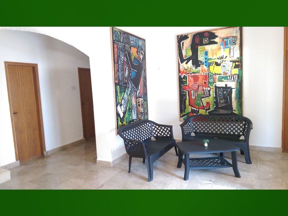 GARDEN APARTMENT