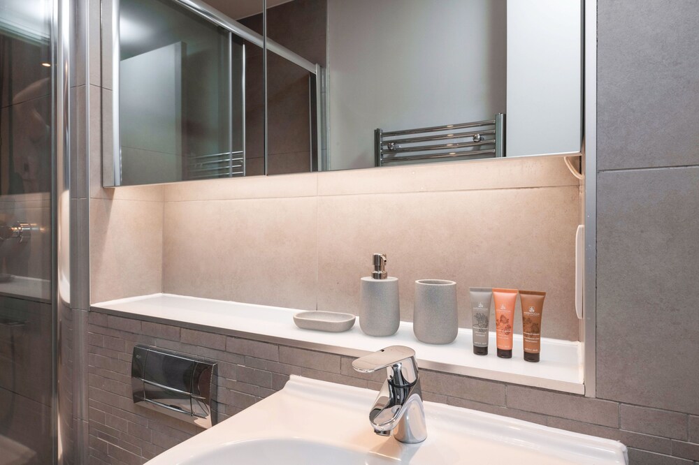 Accomodo London Southbank - Spacious & Elegant Apartments near Big Ben & London Eye