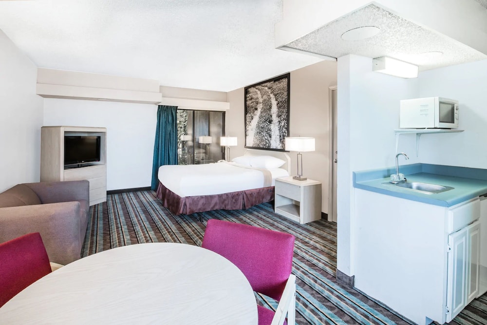 Republic Hotel of Ozona view 2