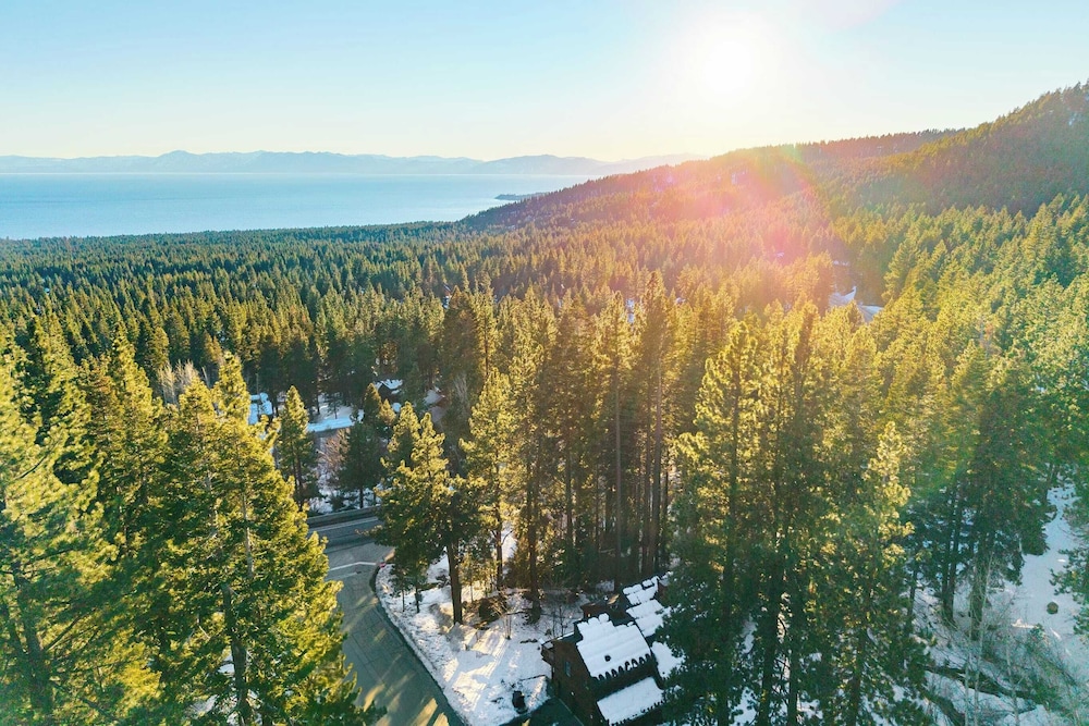 Views + Mins to Skiing, Lake, & Incline Village Incline Serenity by Avantstay