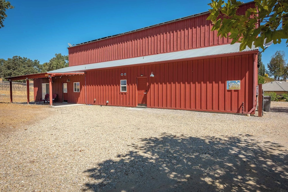 Mission Vineyard Barn