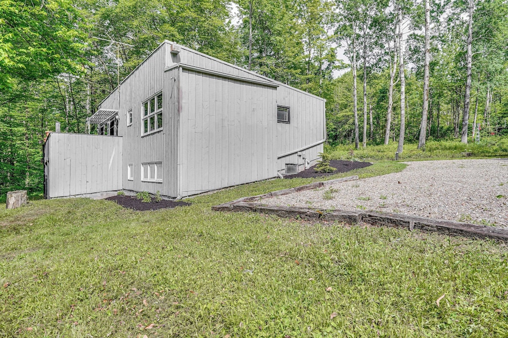 'alpine House' Modern Delevan Cabin on 2 Acres view 4