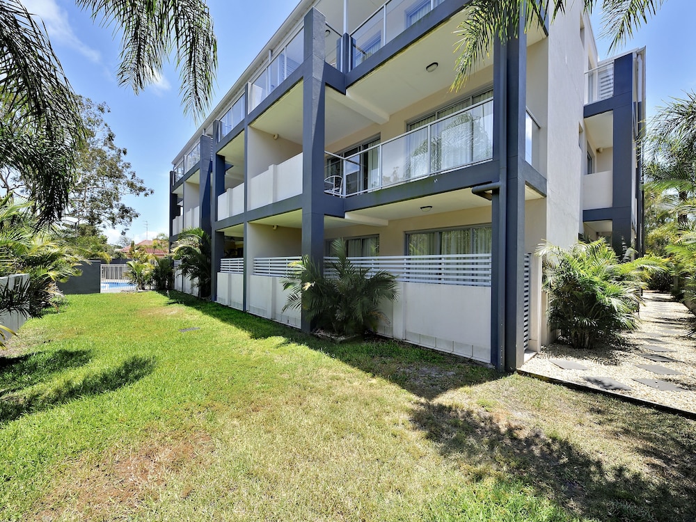 Shoal Bay Beachclub Apartments