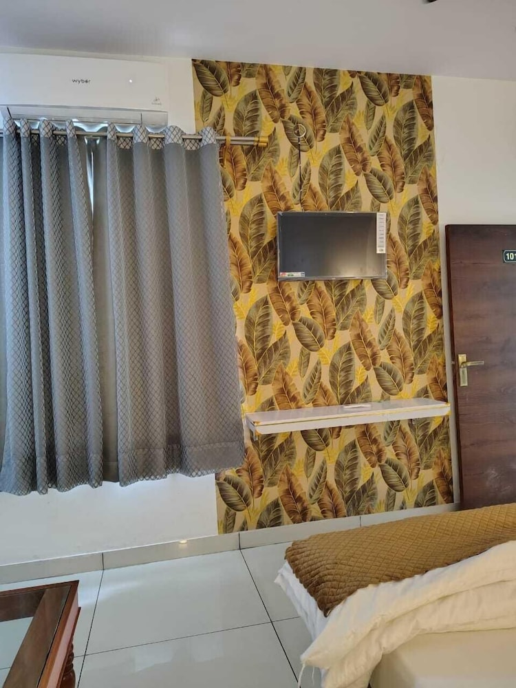 Baba Sundaram Hotel & Restaurant