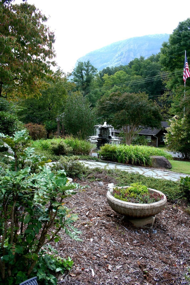 The Esmeralda Inn at Lake Lure