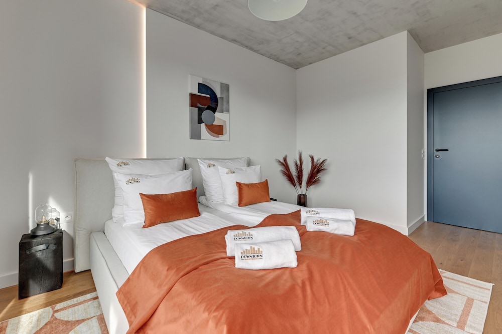 Doki Living - Foodhall & Parking by Downtown Apartments