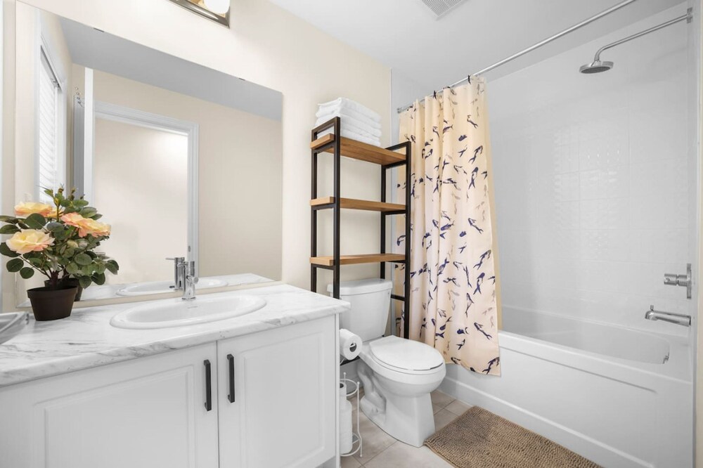 Chic 2BR House Newly Renovated Central Spot