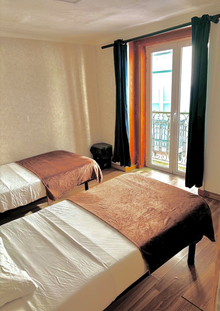 Room-7lisbon Downtown Private Bedroom Wi