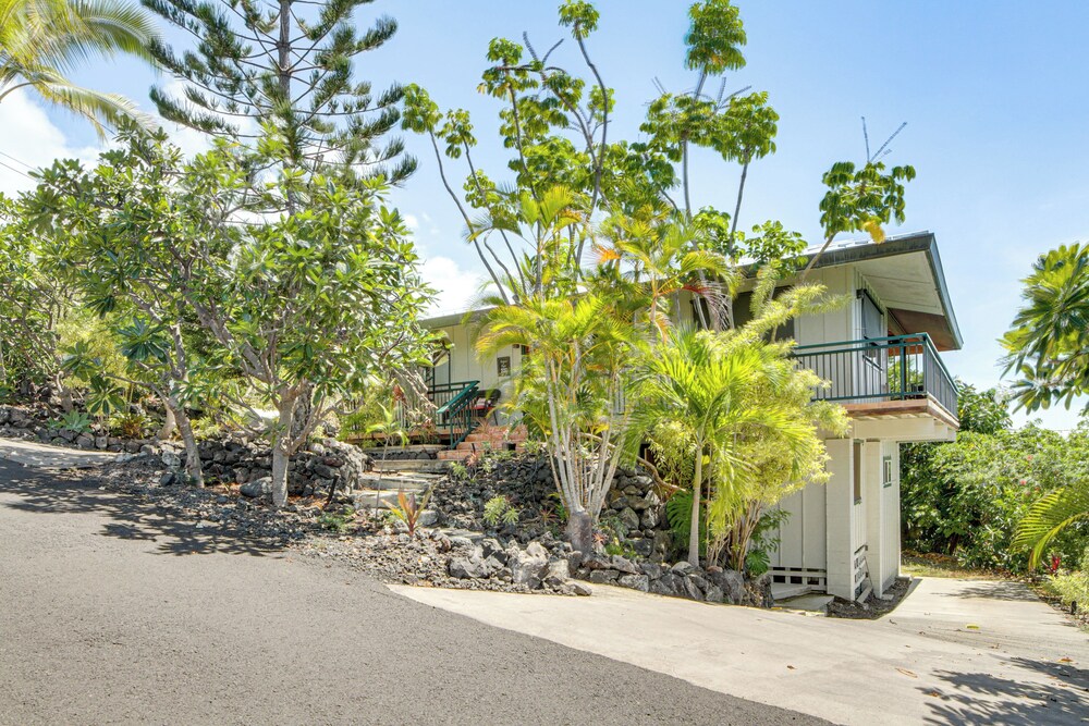 Ocean-view Bungalow: Walk to Pebbles Beach!