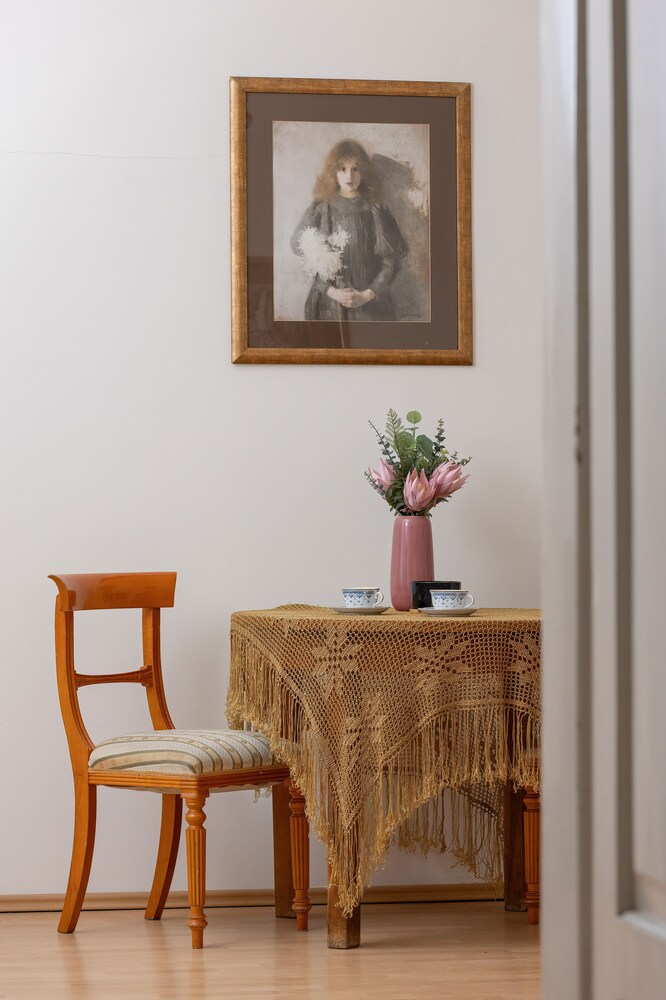 Picturesque Apartment Krakow by Renters view 3