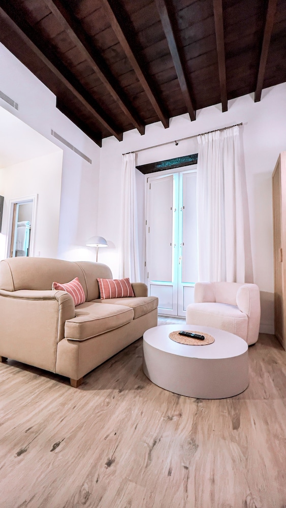 Honest Sevilla Hotel 69