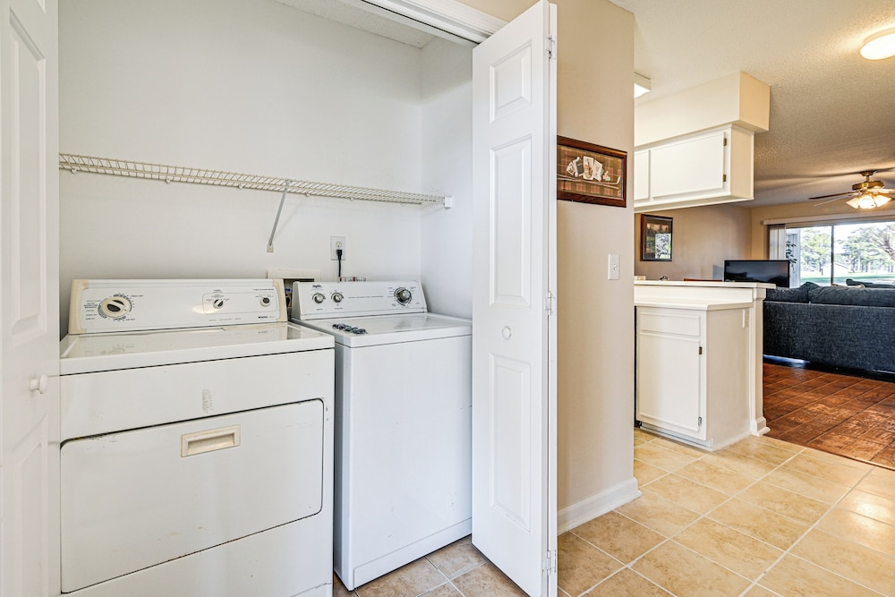 8 Mi to Boardwalk & Beach: Windsor Green Condo!