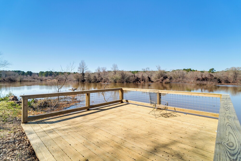 Boat Launch On-site: Lakefront Toledo Bend Getaway