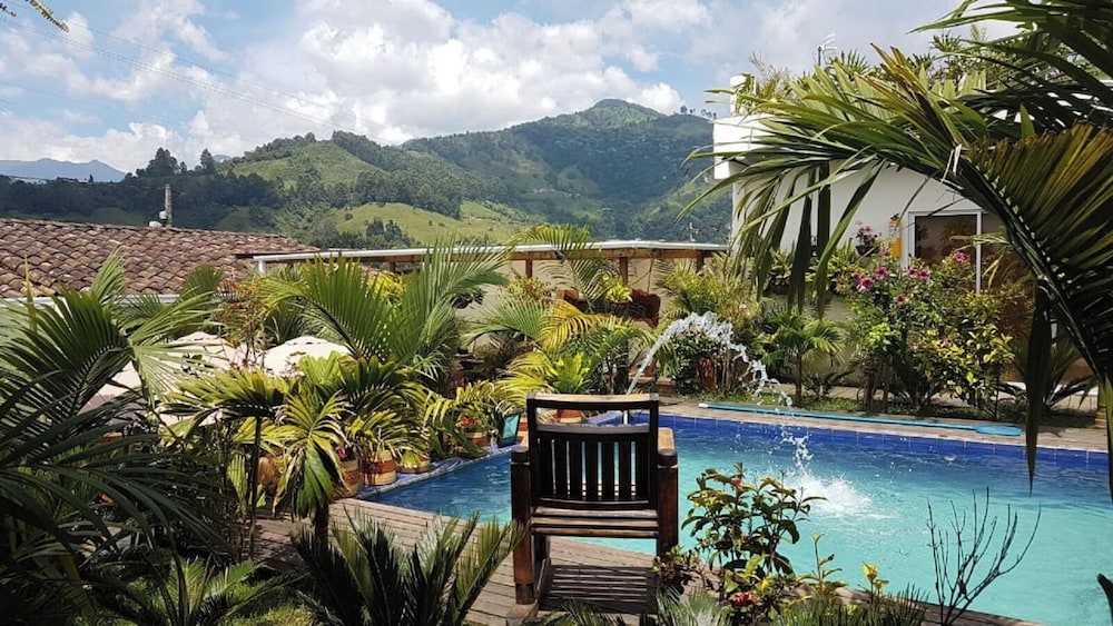 hostal hilltop salento